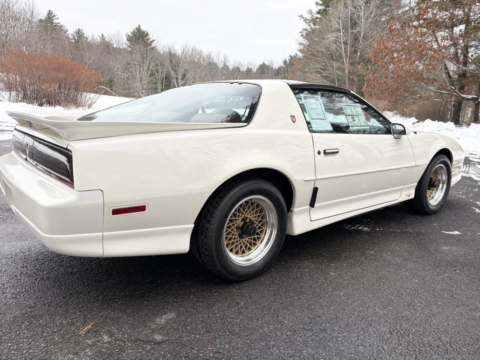 1989 Pontiac Firebird Trans Am 3rd Gen - Image 19 of 31