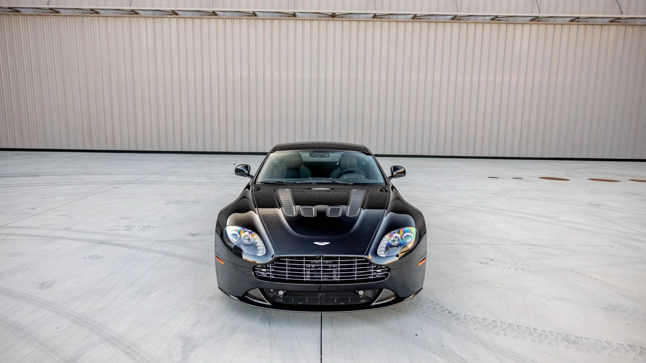 2011 Aston Martin V12 Vantage (2010-2018) - Image 12 of 31
