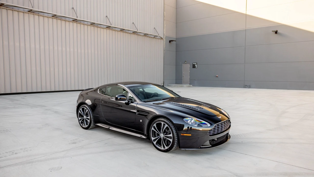 2011 Aston Martin V12 Vantage (2010-2018) - Image 10 of 31