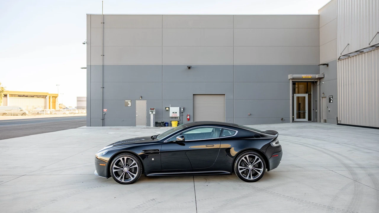 2011 Aston Martin V12 Vantage (2010-2018) - Image 4 of 31