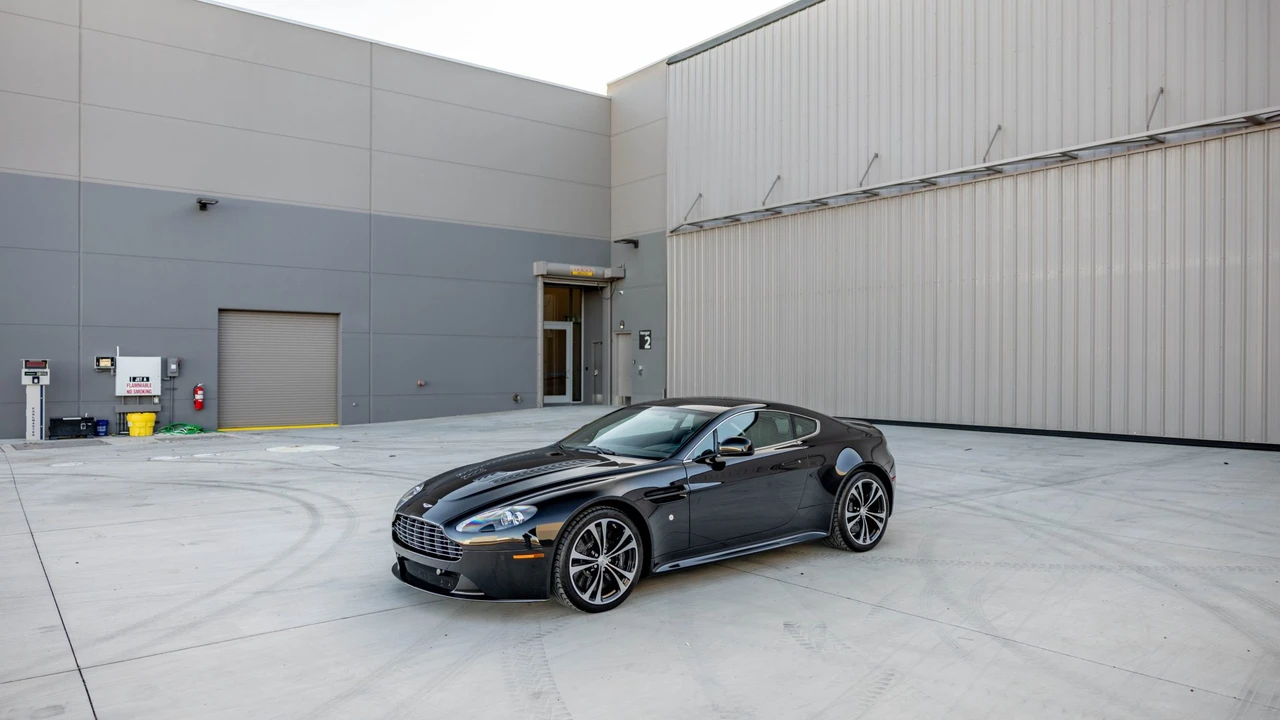 2011 Aston Martin V12 Vantage (2010-2018) - Image 2 of 31