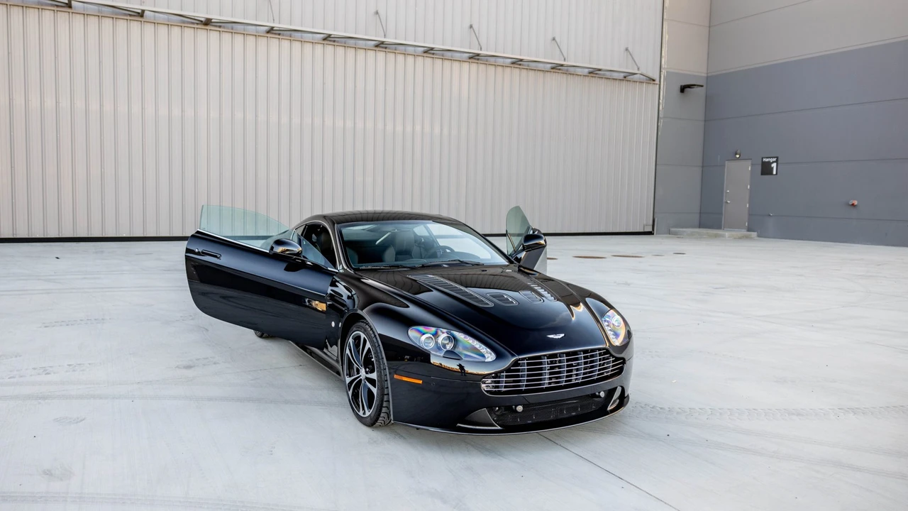 2011 Aston Martin V12 Vantage (2010-2018) - Image 11 of 31