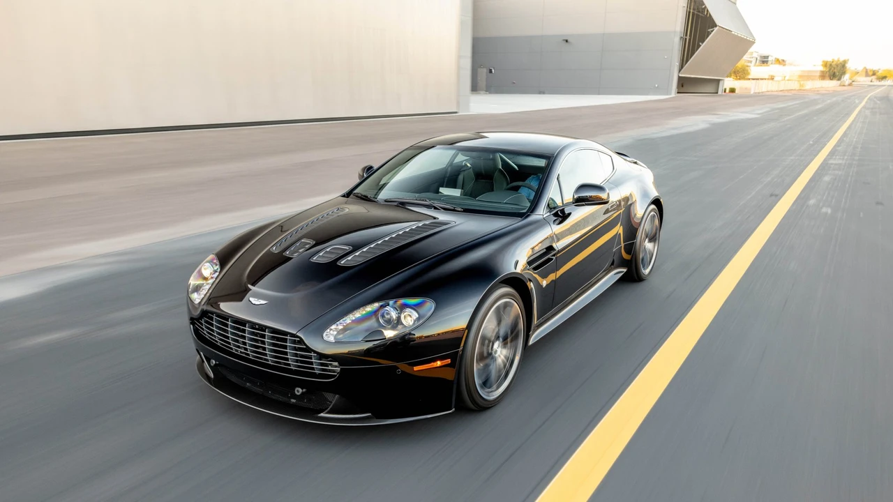 2011 Aston Martin V12 Vantage (2010-2018) - Image 16 of 31