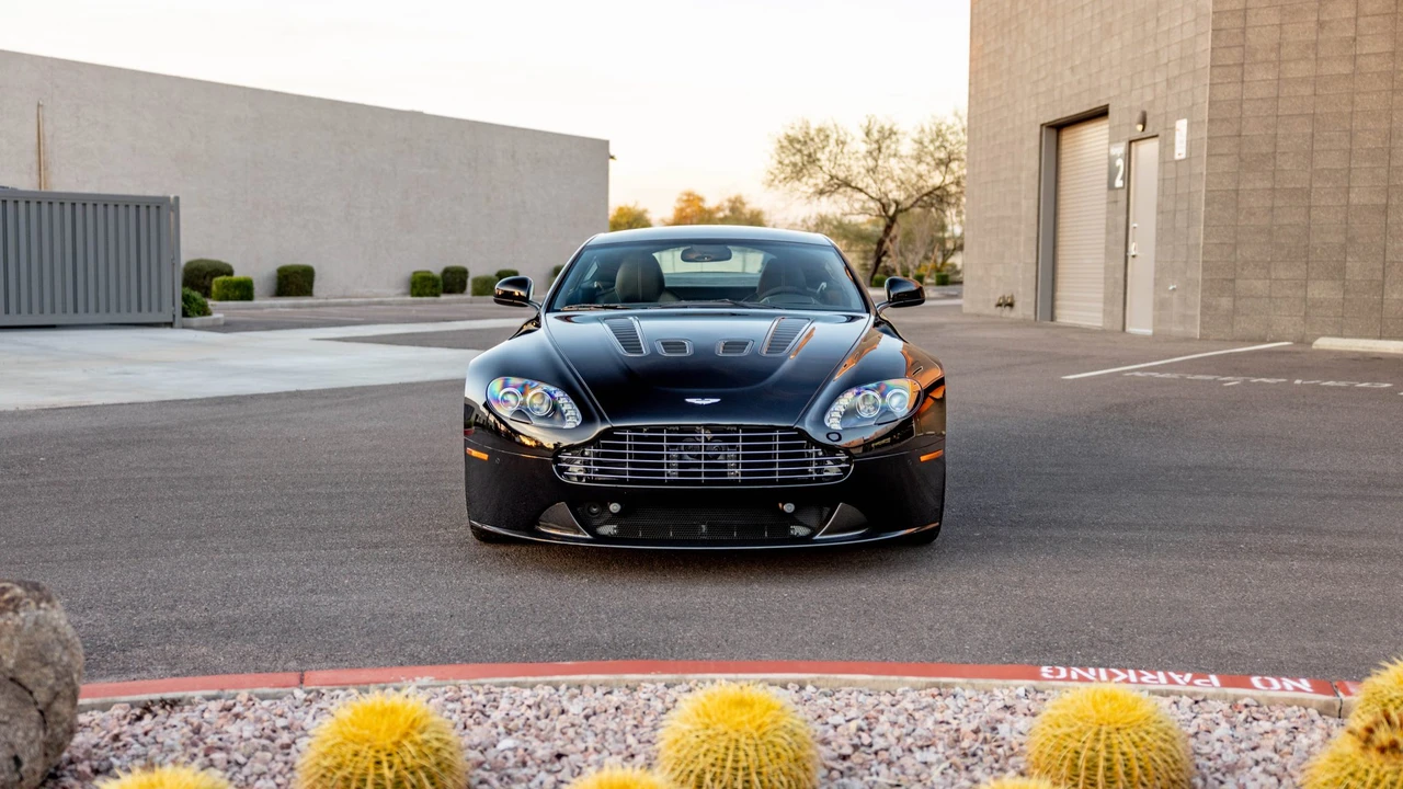 2011 Aston Martin V12 Vantage (2010-2018) - Image 30 of 31