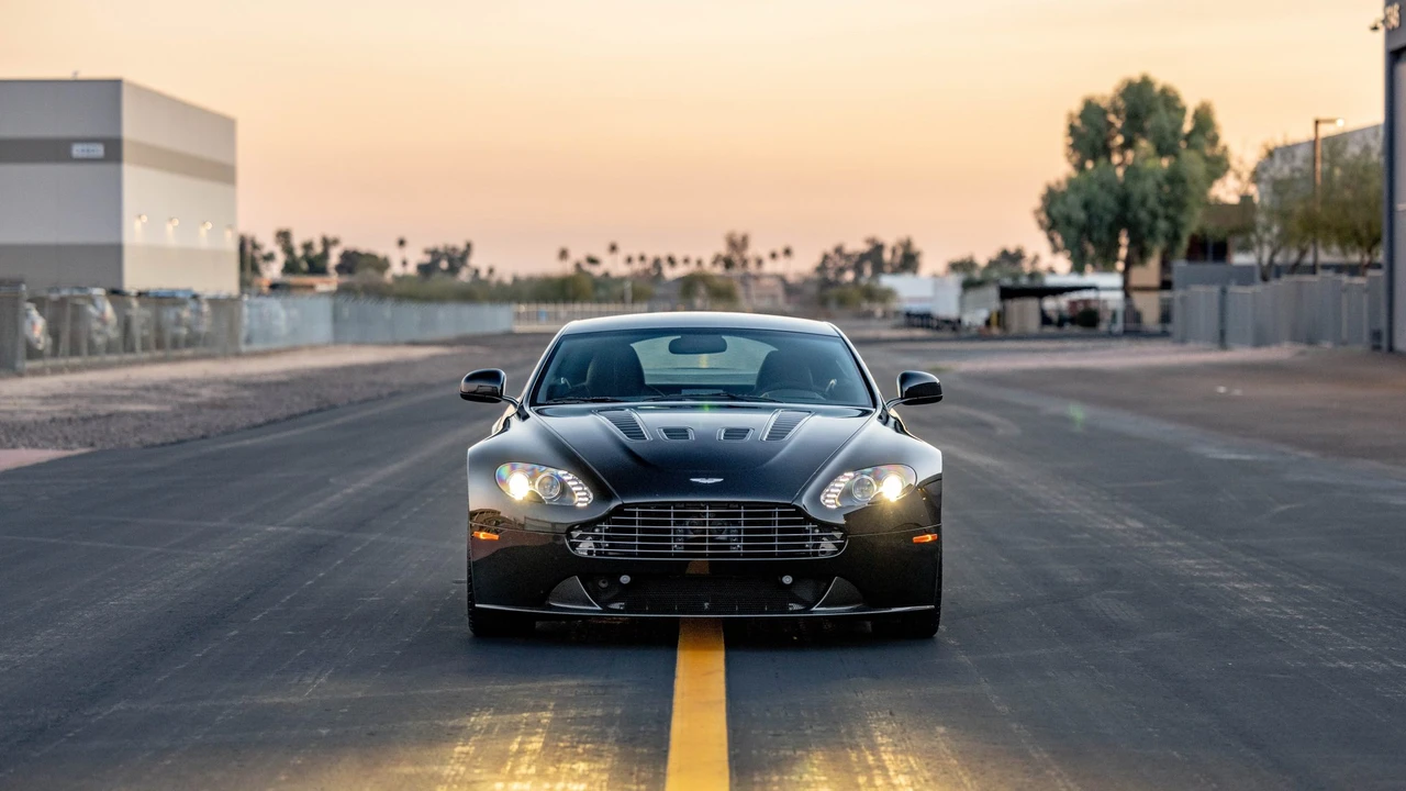 2011 Aston Martin V12 Vantage (2010-2018) - Image 28 of 31