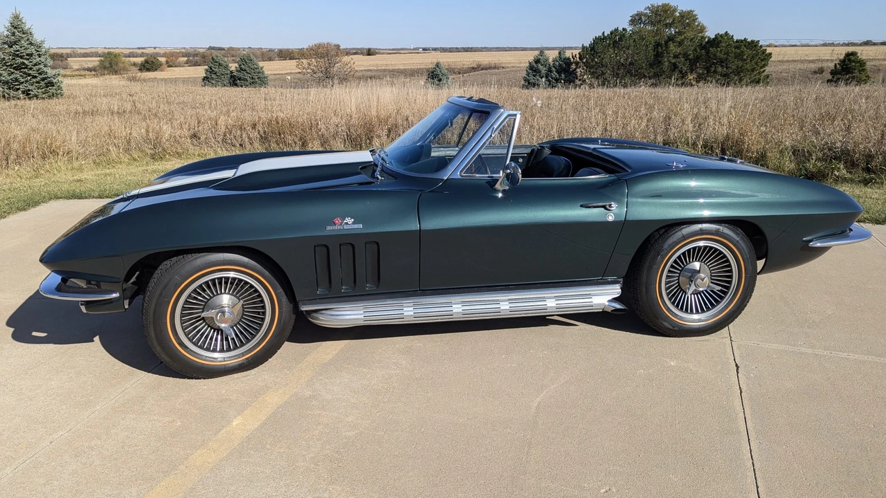 1965 Chevrolet Corvette C2 - Image 2 of 31