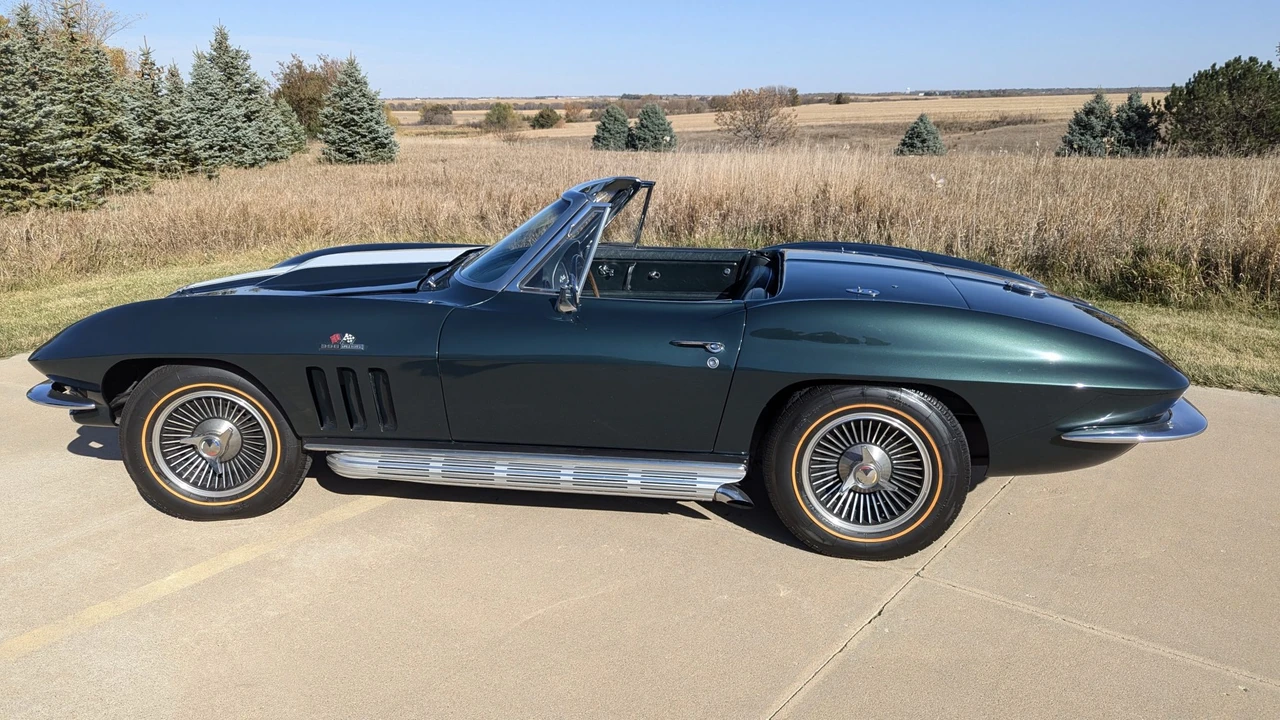 1965 Chevrolet Corvette C2 - Image 13 of 31
