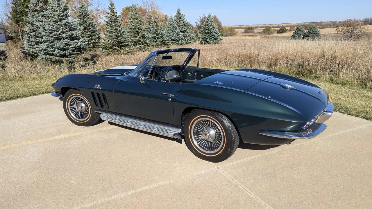 1965 Chevrolet Corvette C2 - Image 12 of 31