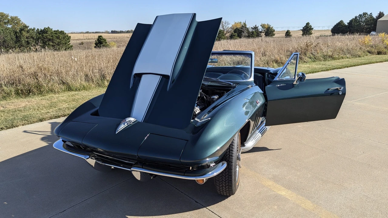 1965 Chevrolet Corvette C2 - Image 26 of 31