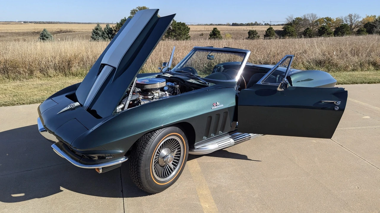 1965 Chevrolet Corvette C2 - Image 25 of 31