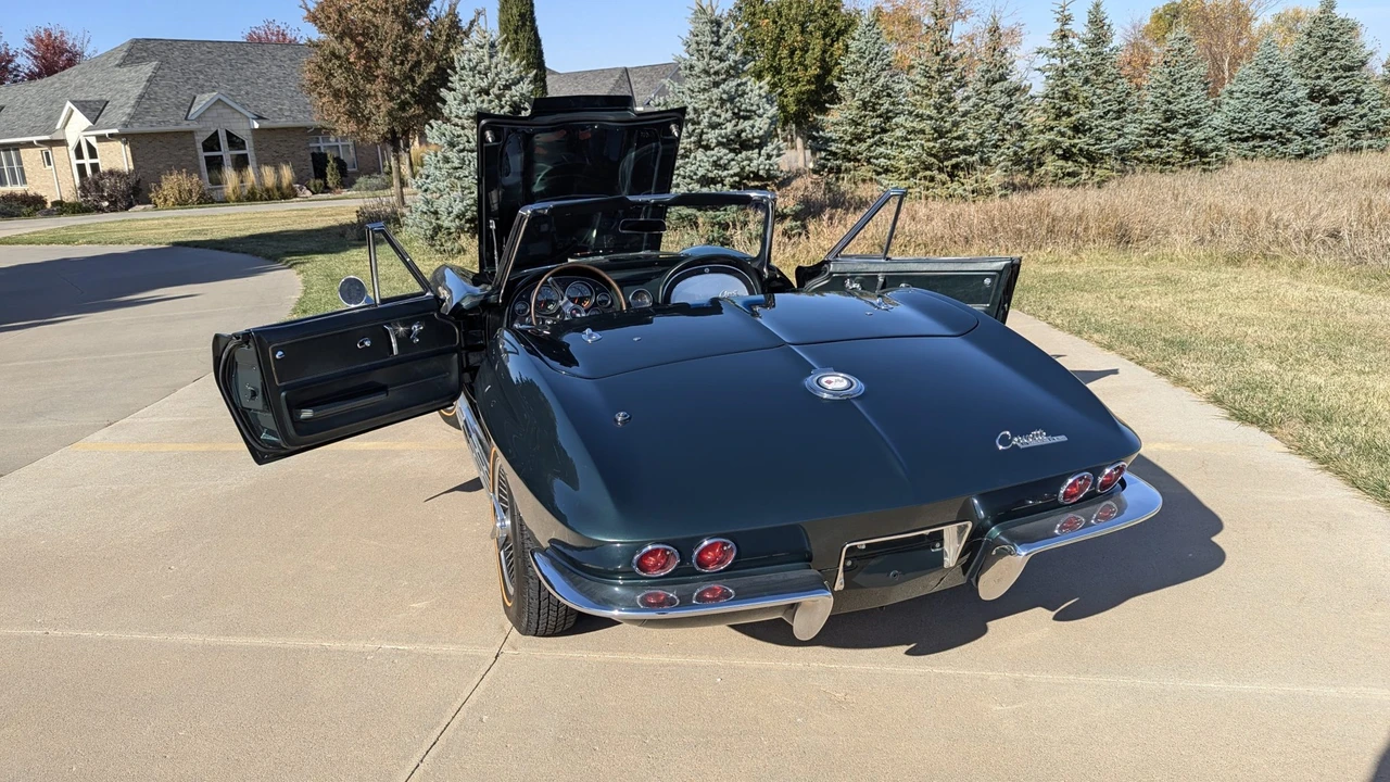 1965 Chevrolet Corvette C2 - Image 22 of 31