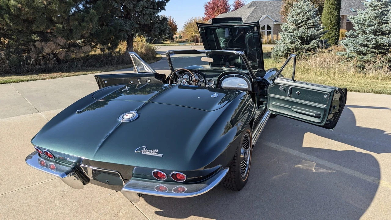 1965 Chevrolet Corvette C2 - Image 20 of 31