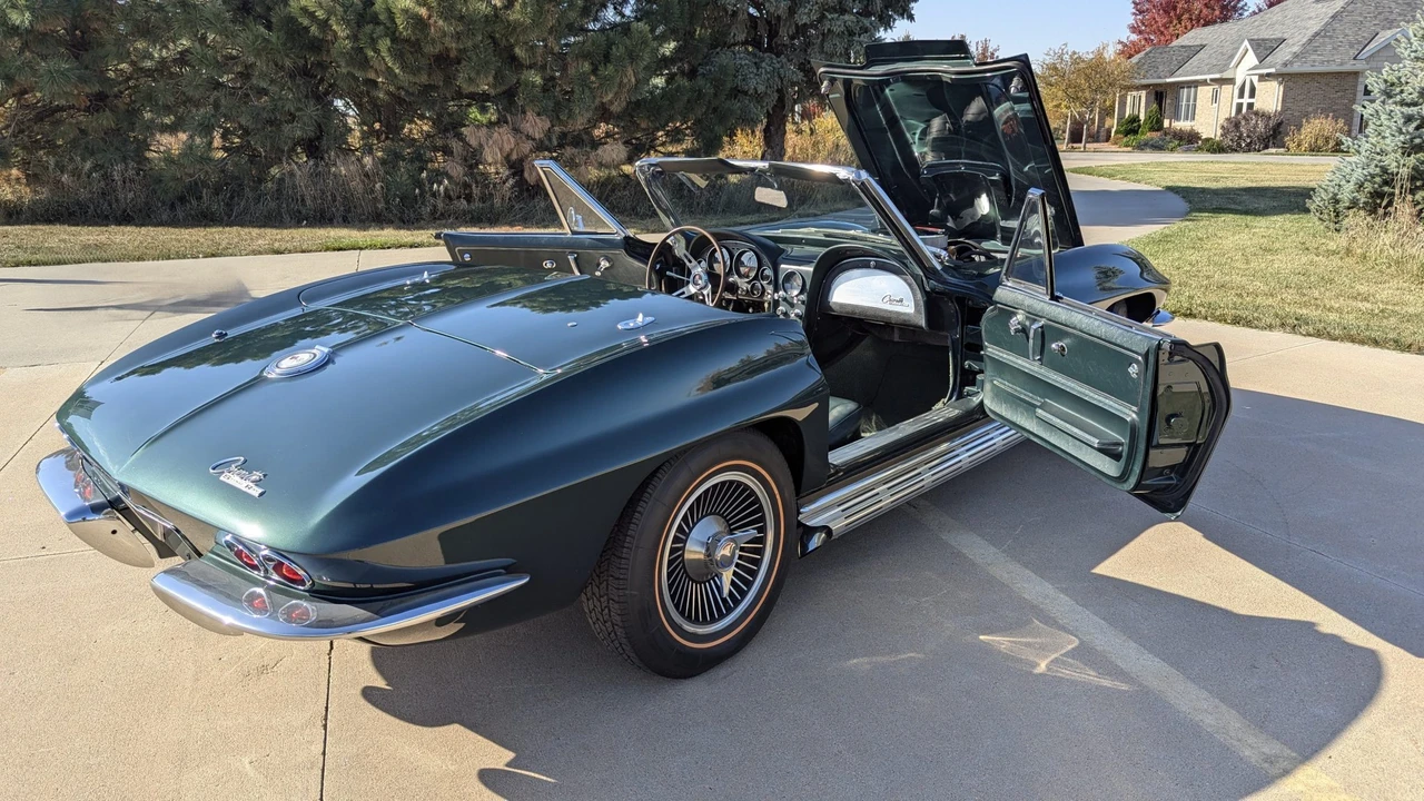 1965 Chevrolet Corvette C2 - Image 19 of 31