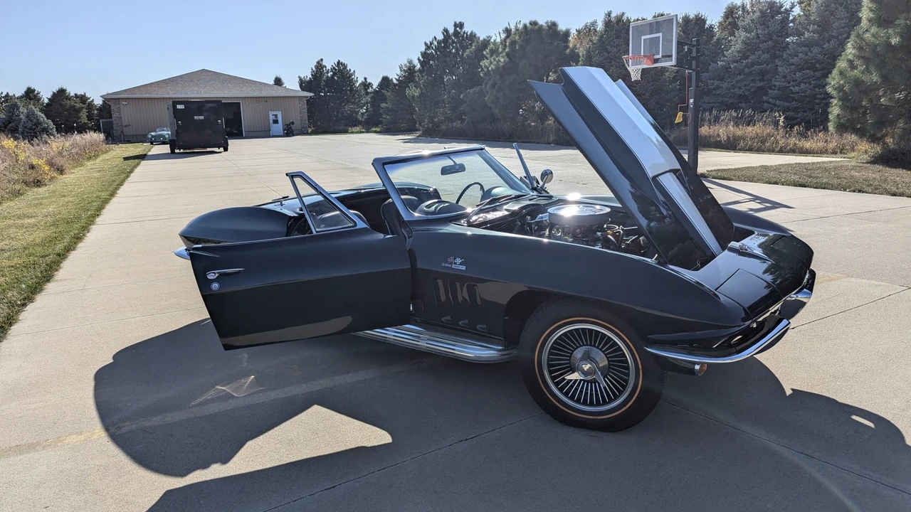 1965 Chevrolet Corvette C2 - Image 30 of 31