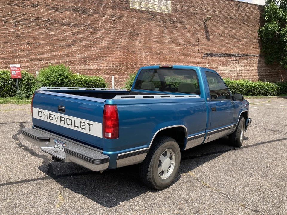 1997 Chevrolet Silverado - Image 4 of 31