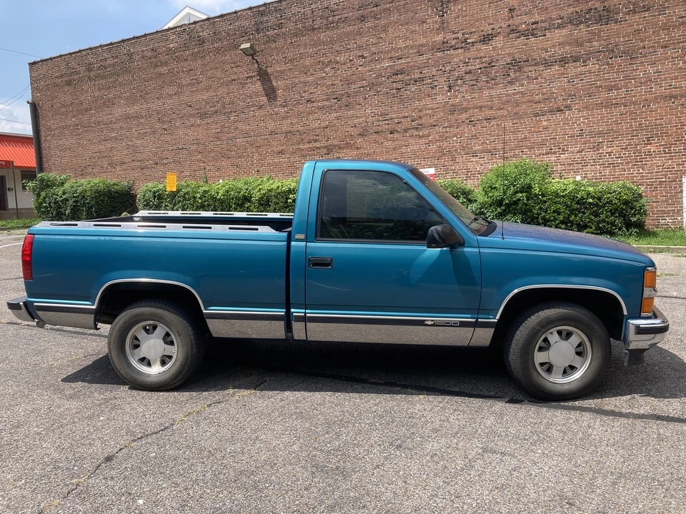 1997 Chevrolet Silverado - Image 2 of 31