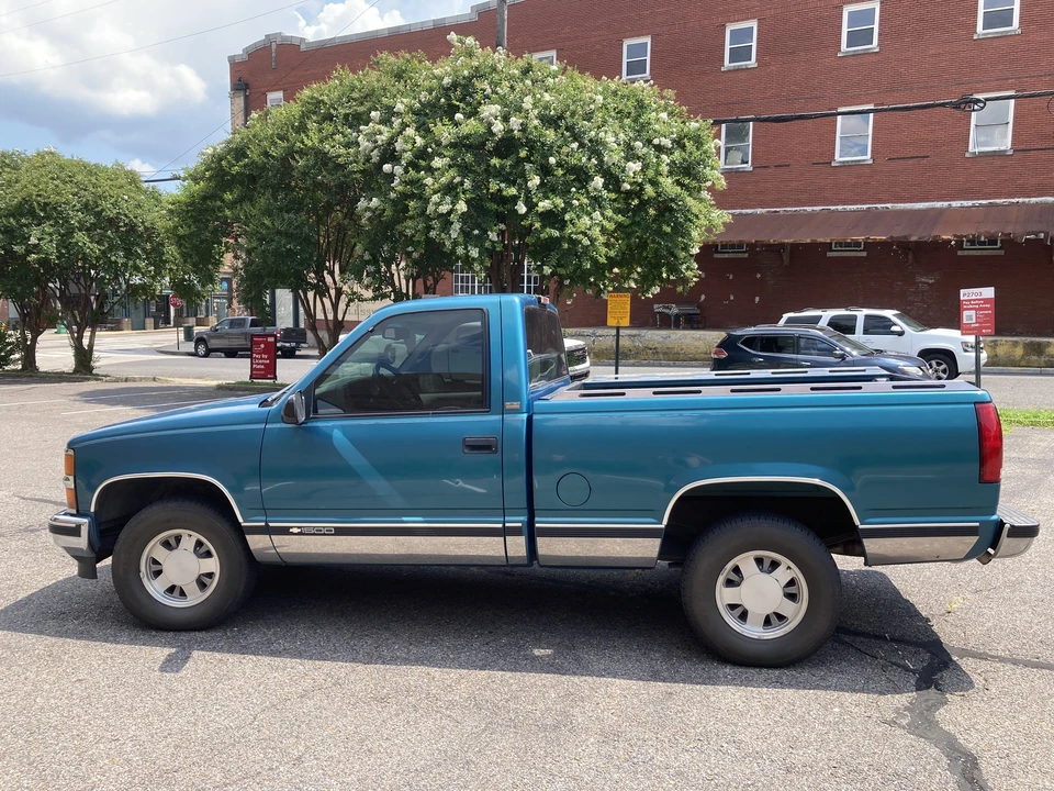 1997 Chevrolet Silverado - Image 8 of 31