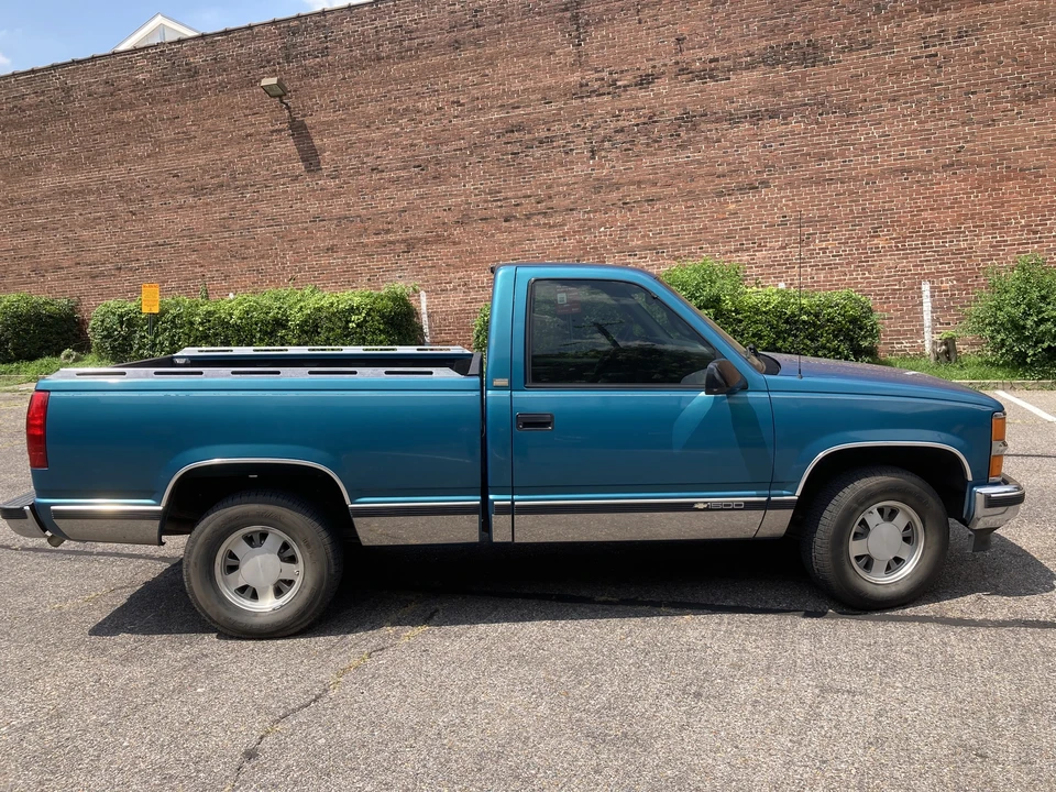 1997 Chevrolet Silverado - Image 3 of 31