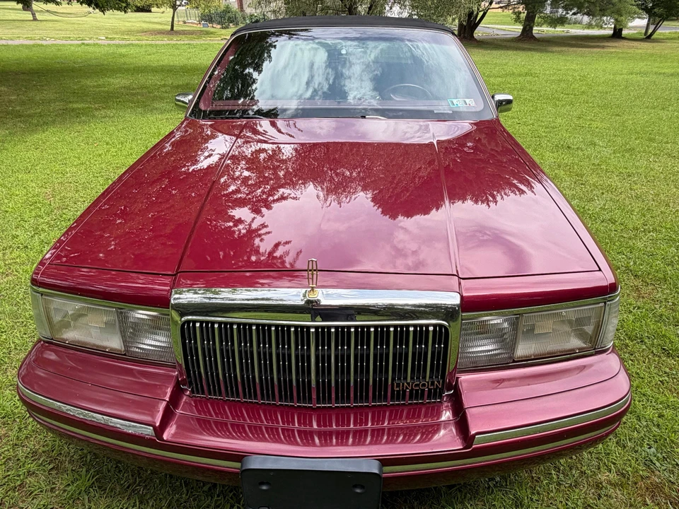 1993 Lincoln Town Car - Image 2 of 31