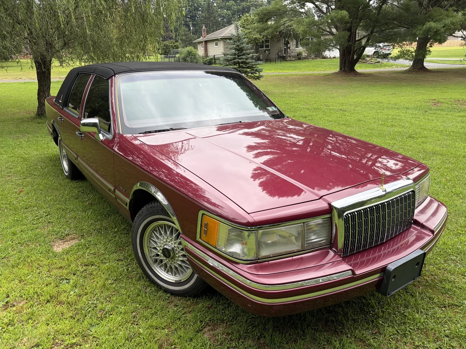 1993 Lincoln Town Car - Image 3 of 31