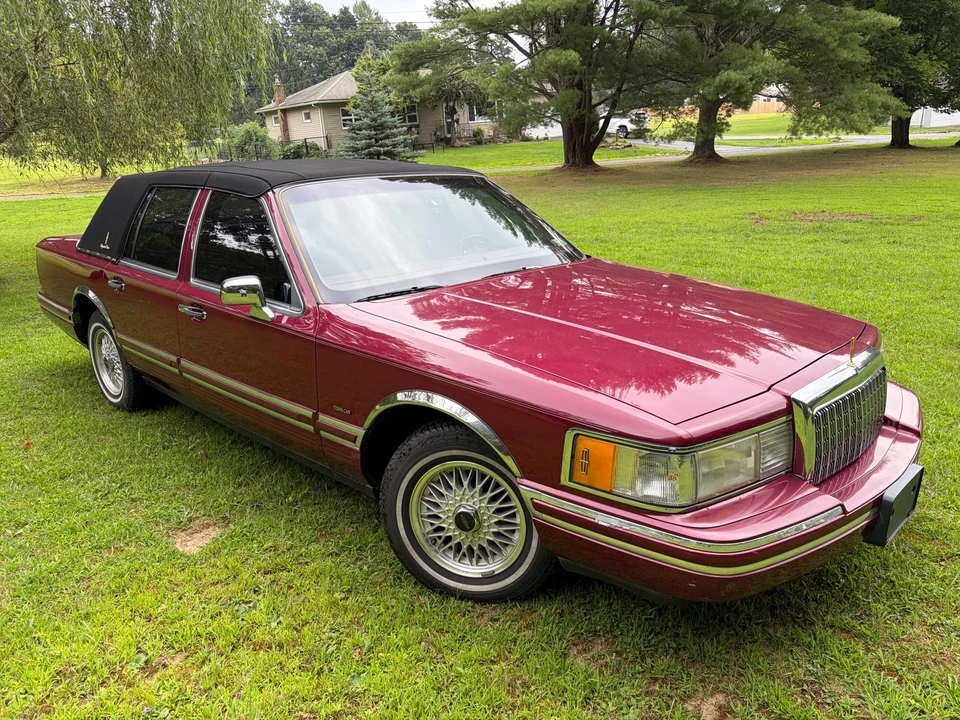 1993 Lincoln Town Car - Image 4 of 31