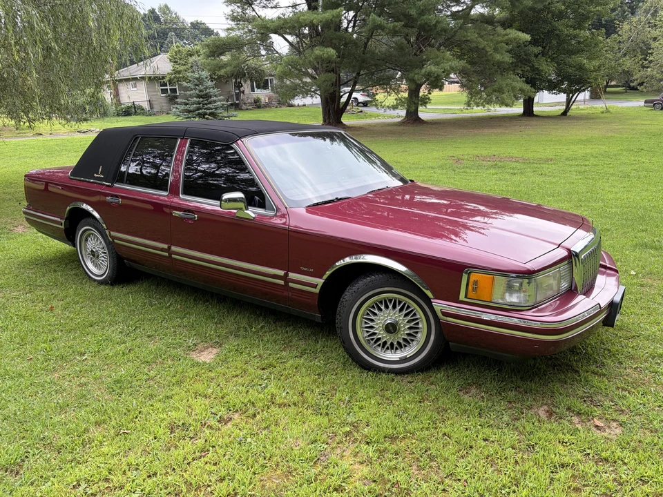 1993 Lincoln Town Car - Image 5 of 31