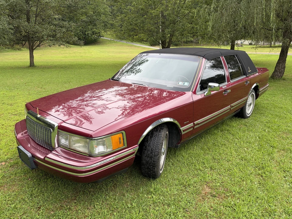 1993 Lincoln Town Car - Image 12 of 31