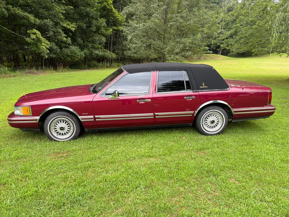 1993 Lincoln Town Car - Image 9 of 31