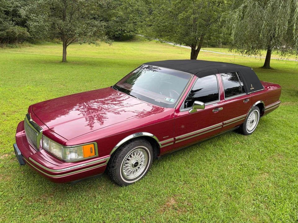 1993 Lincoln Town Car - Image 11 of 31