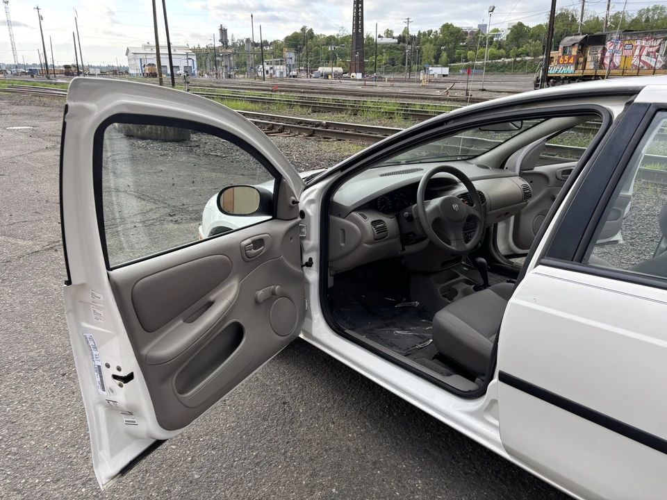 2004 Dodge Neon - Image 21 of 31