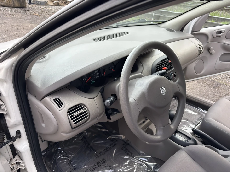 2004 Dodge Neon - Image 25 of 31