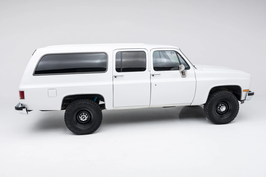 1985 GMC Suburban 7th Gen - Image 11 of 31