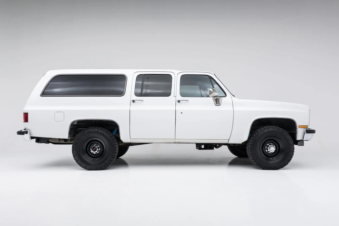1985 GMC Suburban 7th Gen - Image 12 of 31