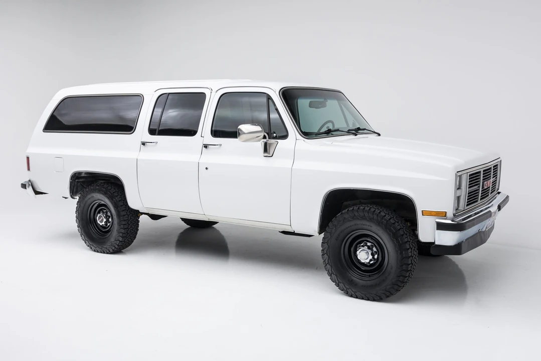1985 GMC Suburban 7th Gen - Image 13 of 31