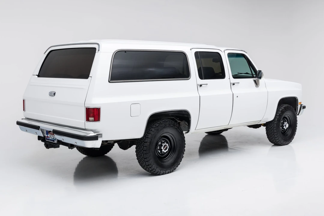 1985 GMC Suburban 7th Gen - Image 10 of 31
