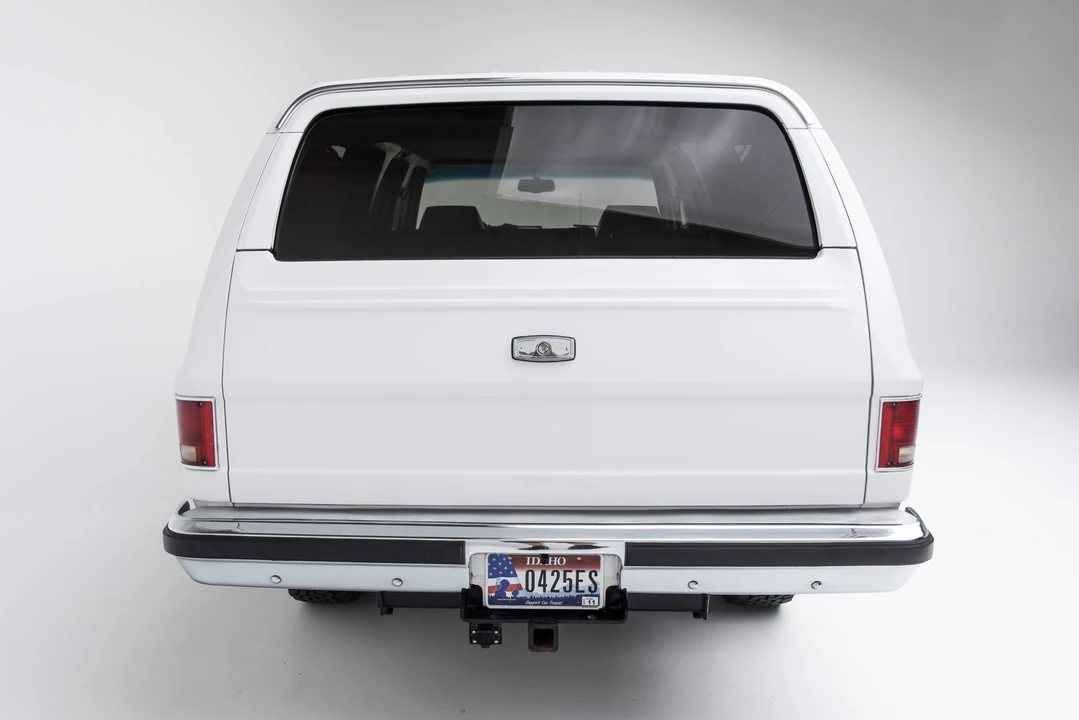 1985 GMC Suburban 7th Gen - Image 7 of 31