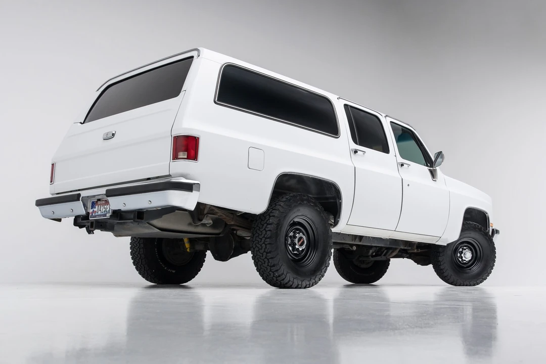 1985 GMC Suburban 7th Gen - Image 9 of 31