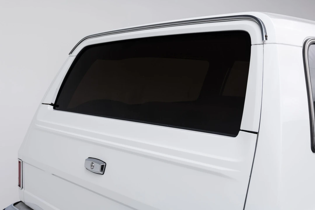 1985 GMC Suburban 7th Gen - Image 25 of 31
