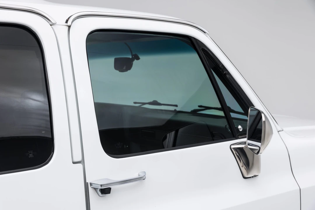 1985 GMC Suburban 7th Gen - Image 30 of 31