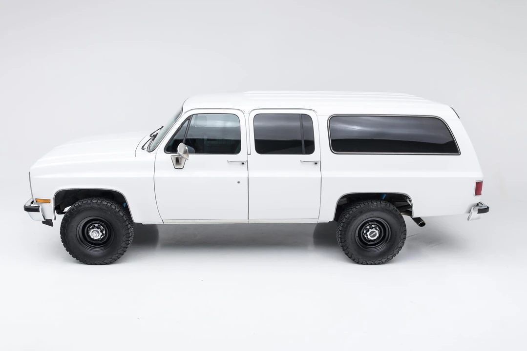 1985 GMC Suburban 7th Gen - Image 4 of 31