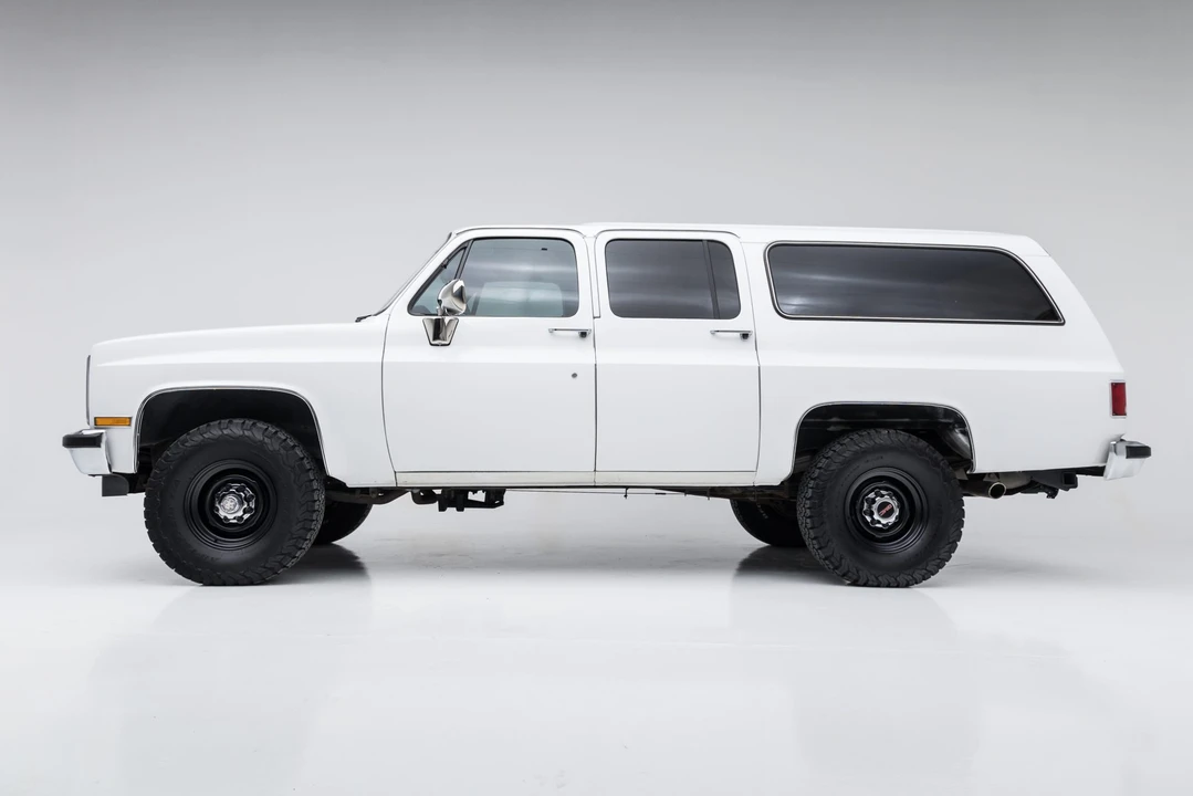 1985 GMC Suburban 7th Gen - Image 5 of 31