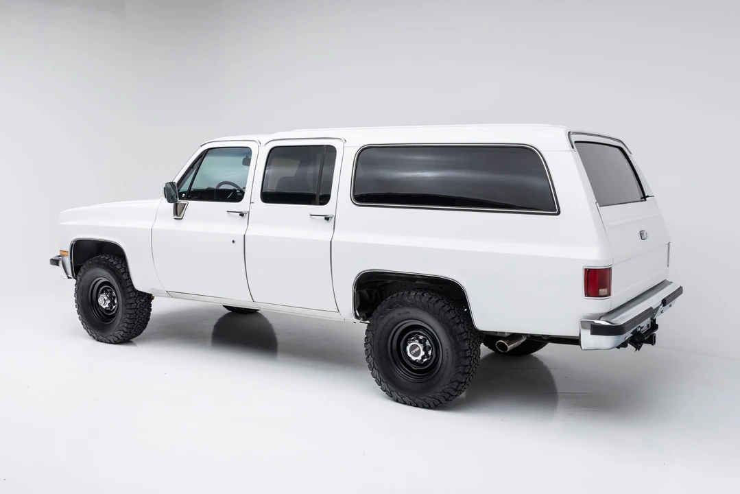 1985 GMC Suburban 7th Gen - Image 6 of 31