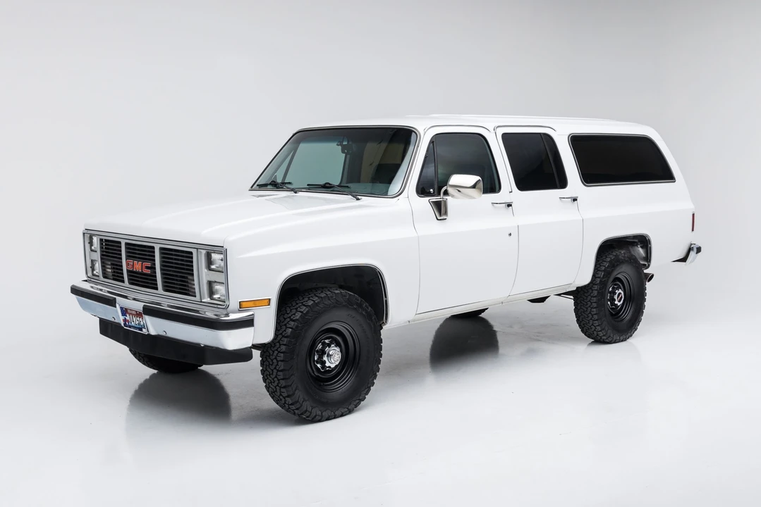 1985 GMC Suburban 7th Gen - Image 3 of 31