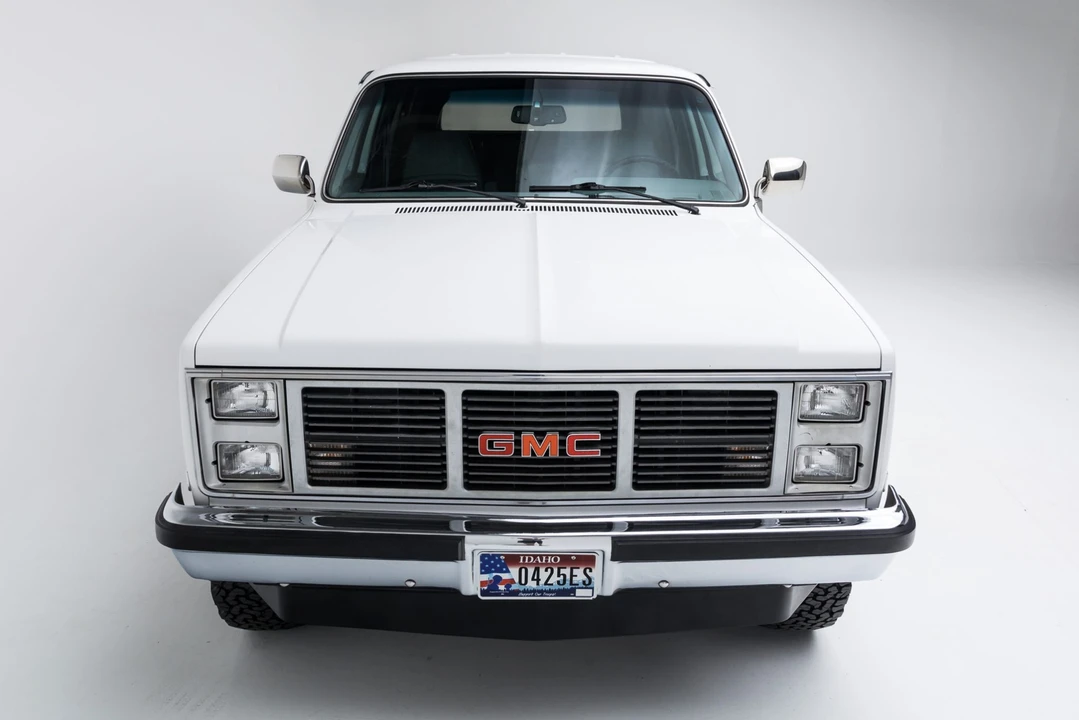 1985 GMC Suburban 7th Gen - Image 15 of 31