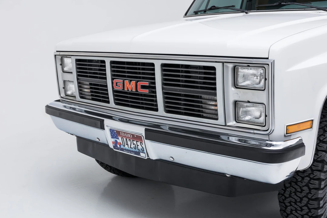 1985 GMC Suburban 7th Gen - Image 16 of 31