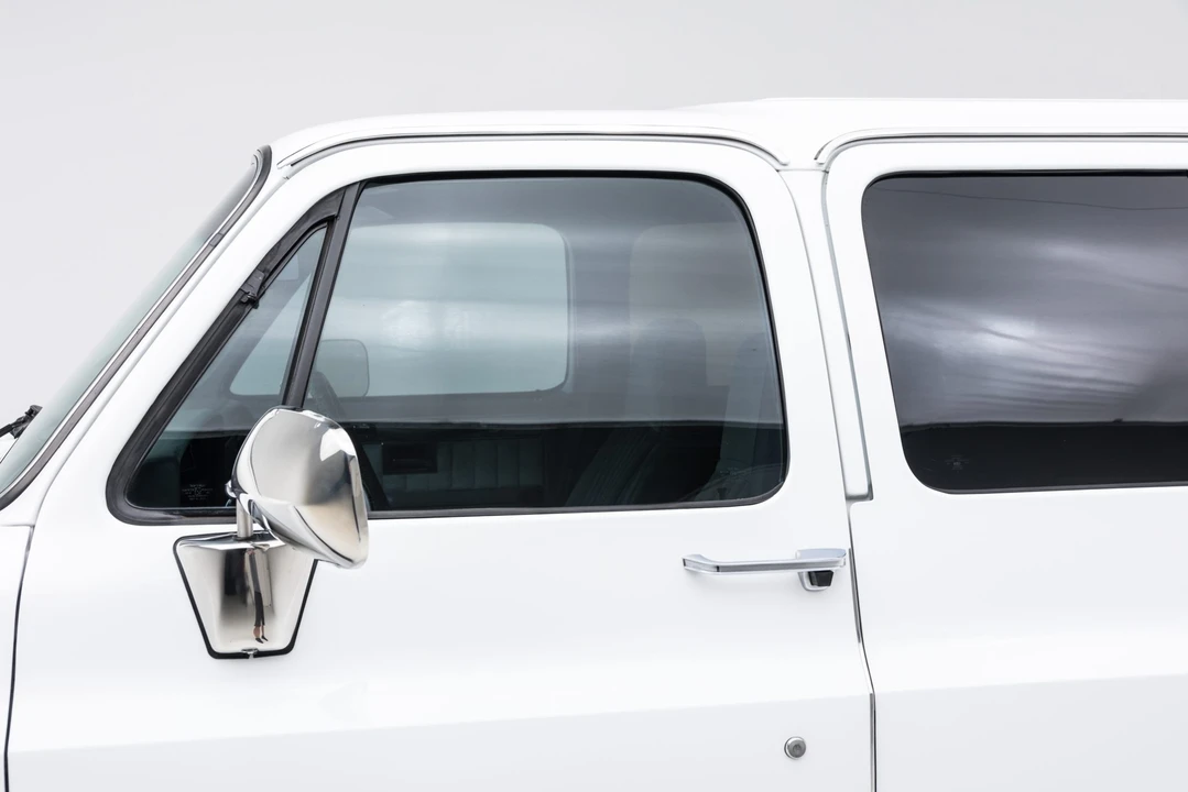 1985 GMC Suburban 7th Gen - Image 19 of 31