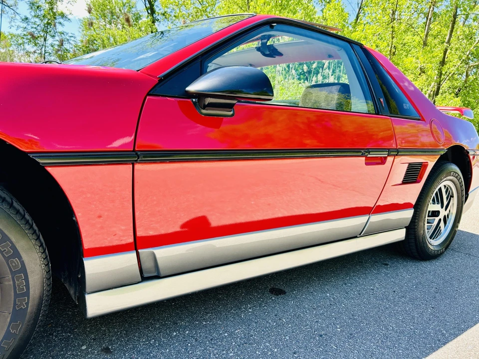 1985 Pontiac Fiero GT - Image 16 of 31