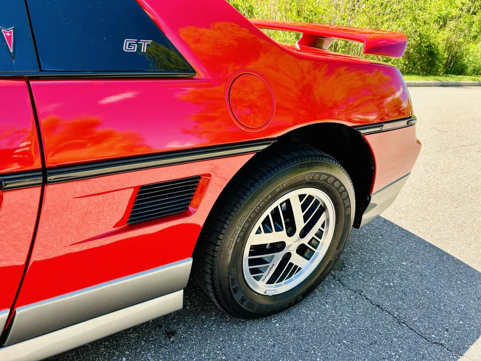1985 Pontiac Fiero GT - Image 14 of 31