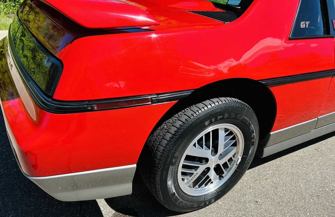 1985 Pontiac Fiero GT - Image 25 of 31