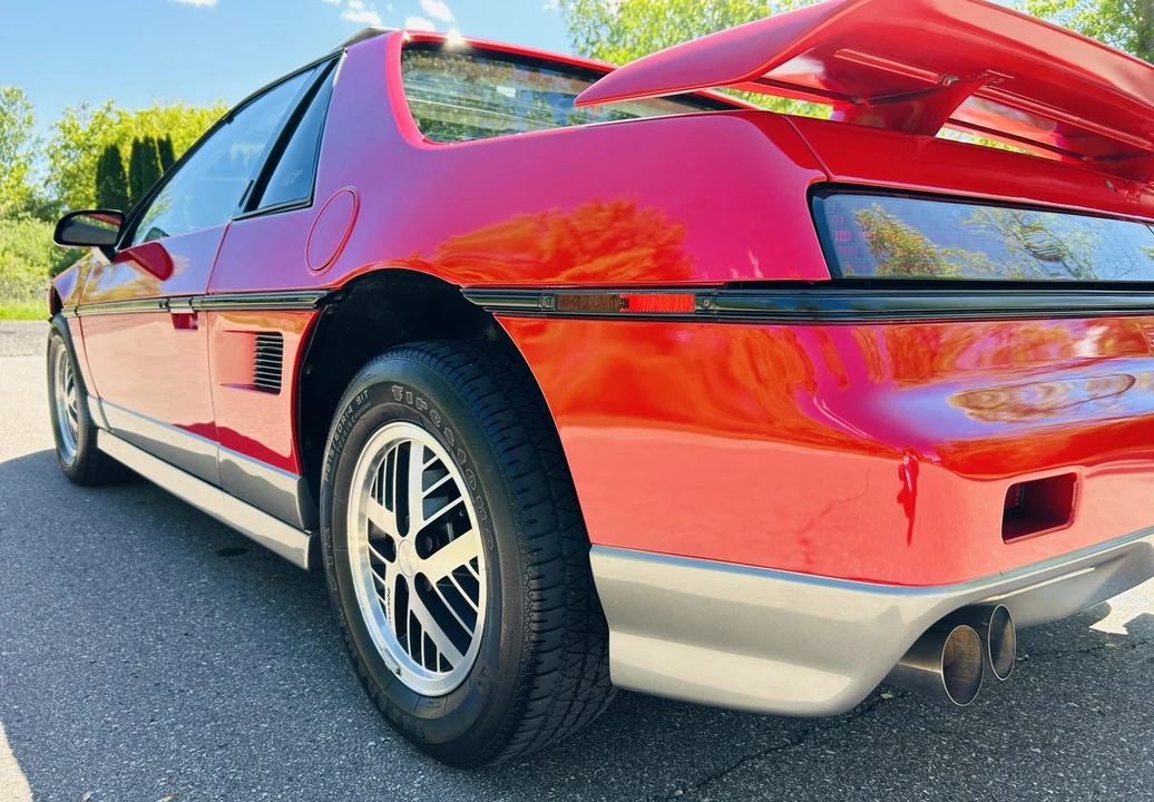 1985 Pontiac Fiero GT - Image 11 of 31